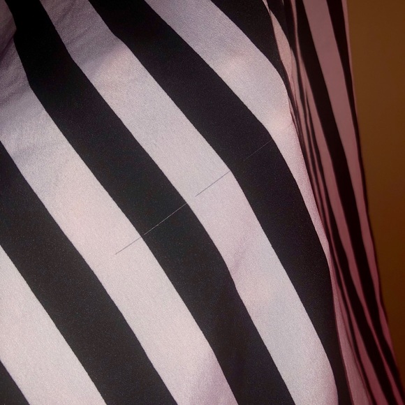 Black & white striped skirt - Picture 3 of 4